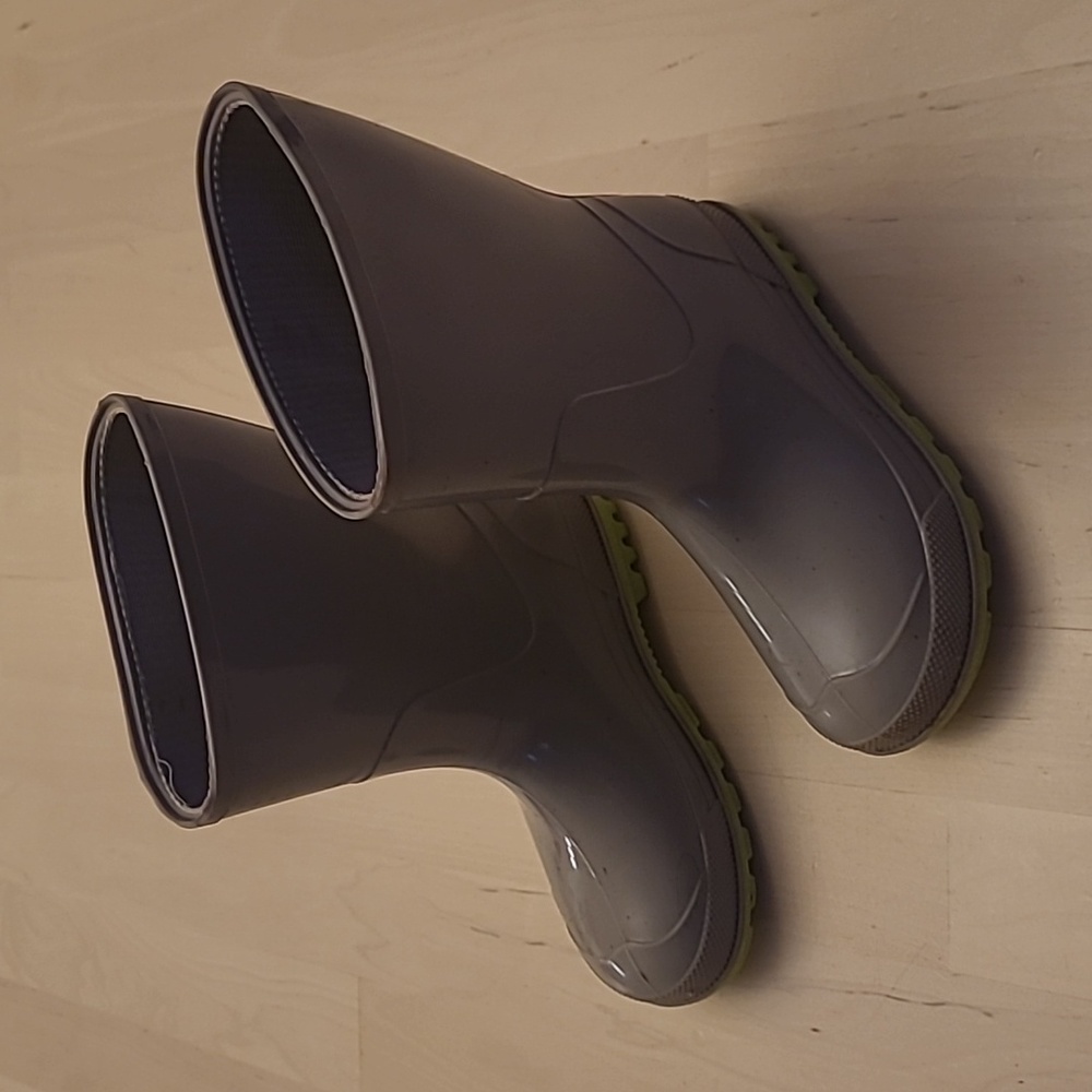 EUC Unbranded Unisex Grey and Green Toddler Size 9-10 Rain Boots